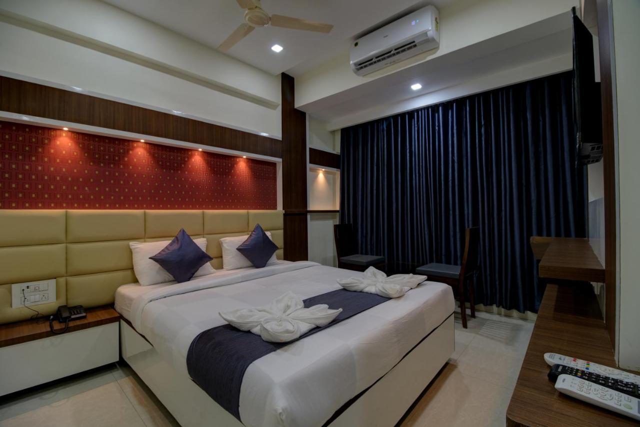 Hotel Mourya Residency Navi Mumbai Zewnętrze zdjęcie
