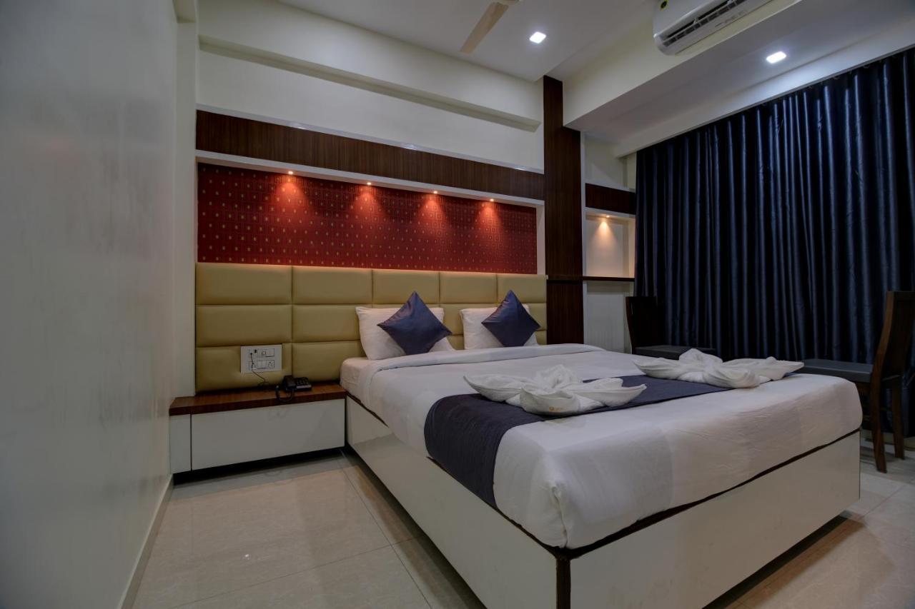 Hotel Mourya Residency Navi Mumbai Zewnętrze zdjęcie
